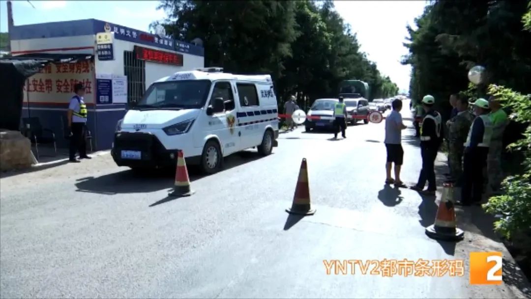 DƬ